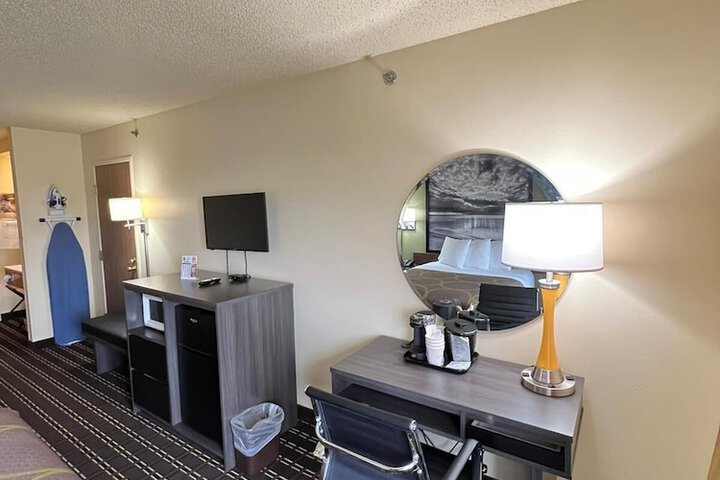 Room 16 of 44