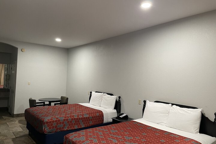 Room 17 of 39