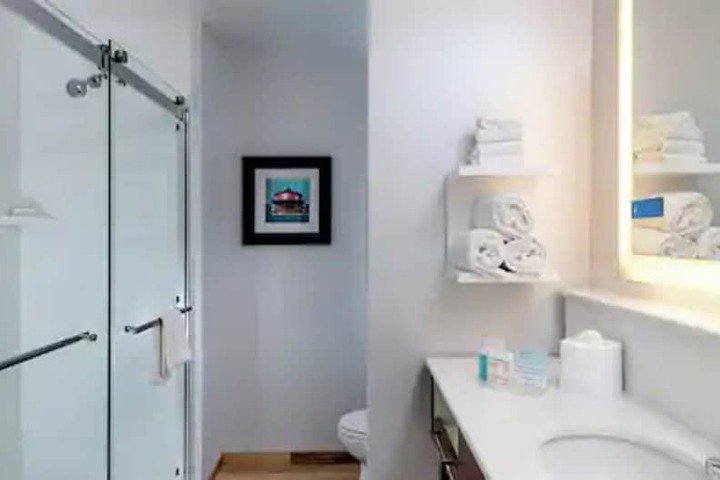 Room 16 of 32