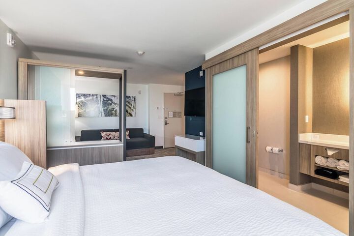 Room 18 of 27