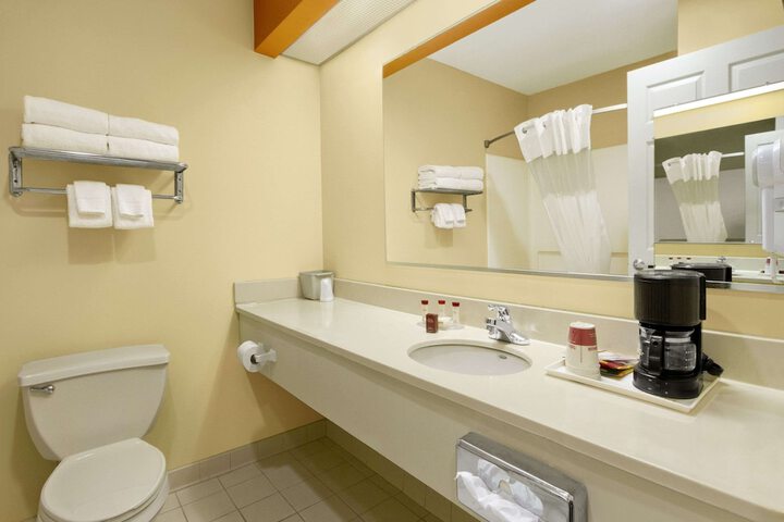 Room 5 of 12