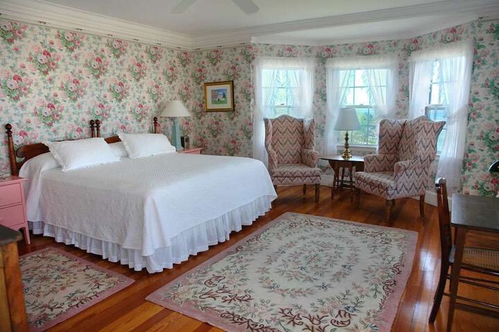 The Colony Hotel