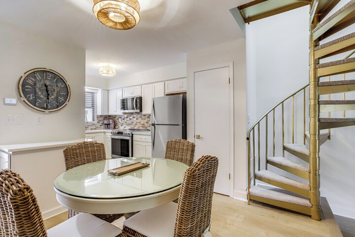 Walk to Shore & Boardwalk: Bethany Beach Retreat