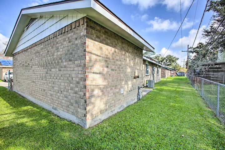 New! Laplace Townhome 9 Mi to Lake Pontchartrain!