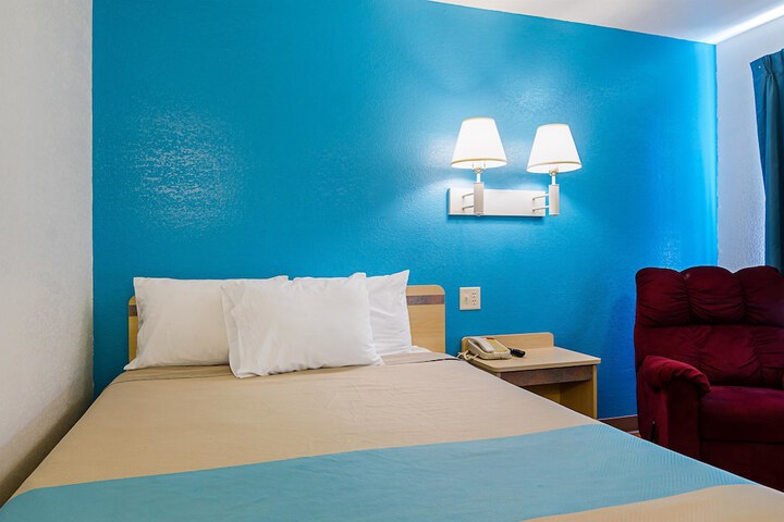 Room 18 of 33