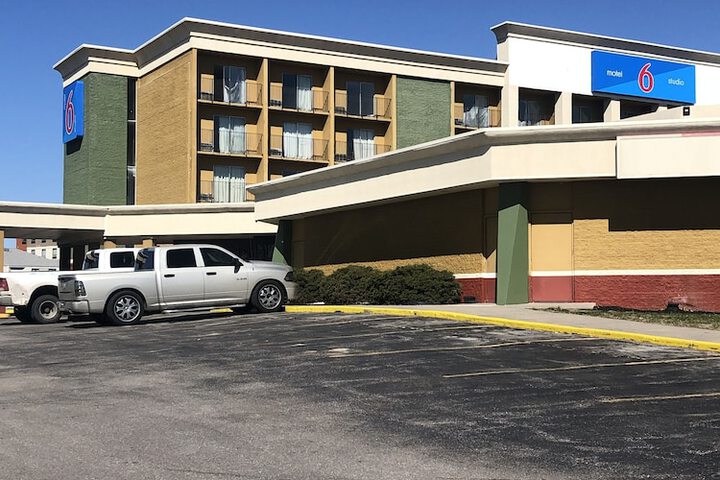 Hotel 4 of 34
