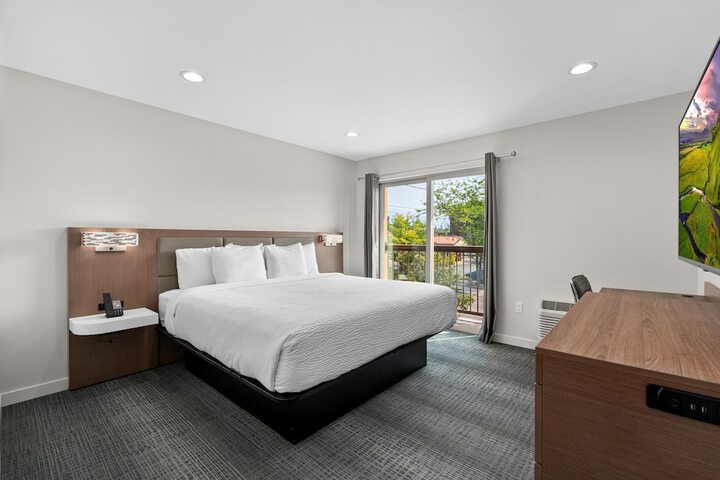 Sandpoint Hotel & Suites Downtown