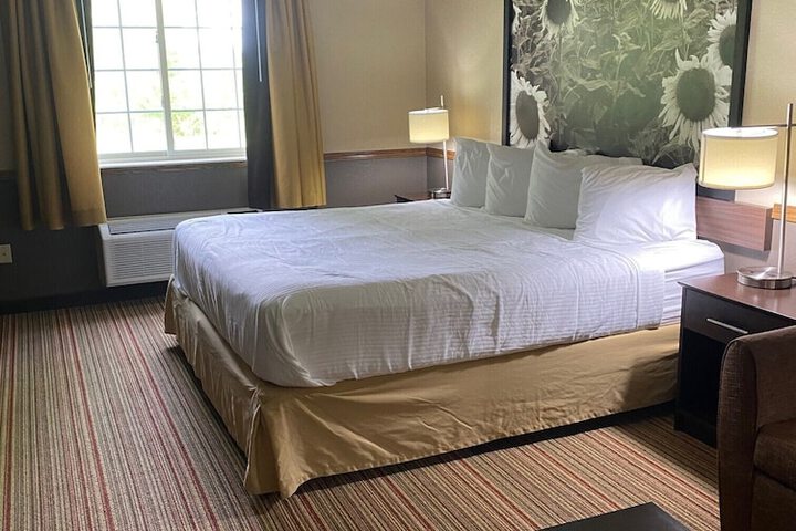 Super 8 by Wyndham New Hampton