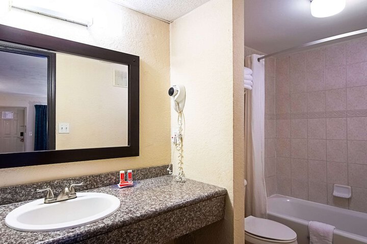 Room 13 of 28