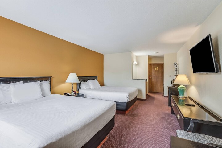 Econo Lodge Whitehall near Michigans Adventure