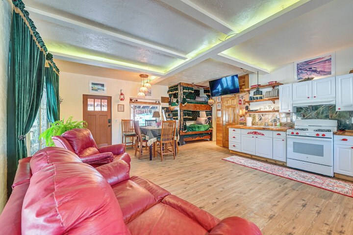 Cozy Kenai Abode w / Private Deck: 5 Mi to Ocean!