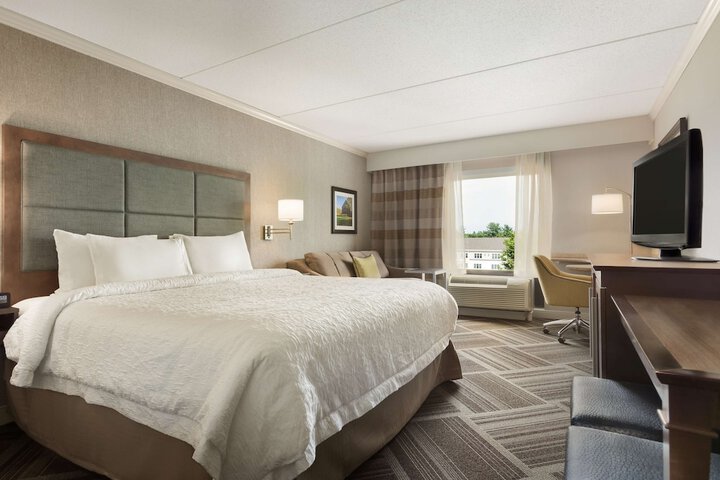 Hampton Inn & Suites Manchester-Bedford