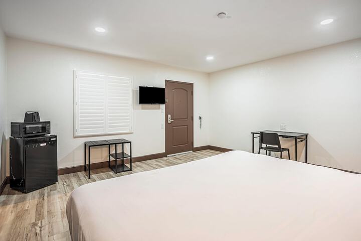 Room 27 of 32