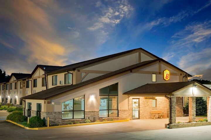 Super 8 by Wyndham Centerville
