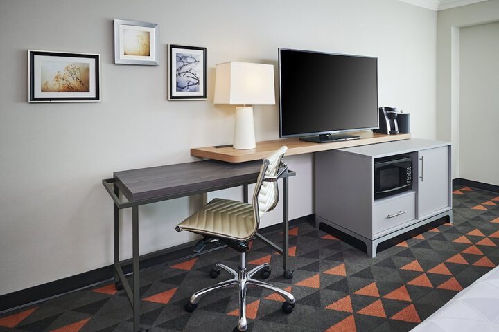 Holiday Inn Hotel & Suites Oakville at Bronte by IHG