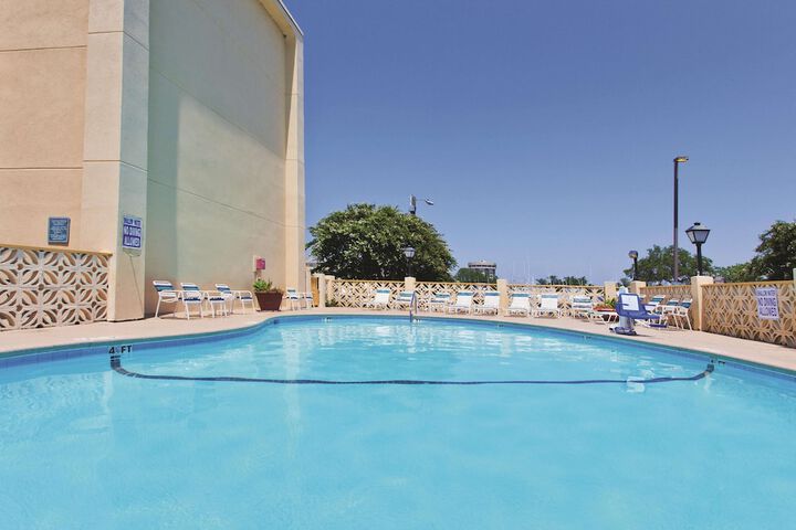 Pool 4 of 27