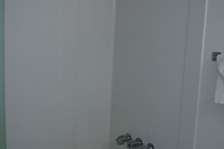 Room 9 of 18