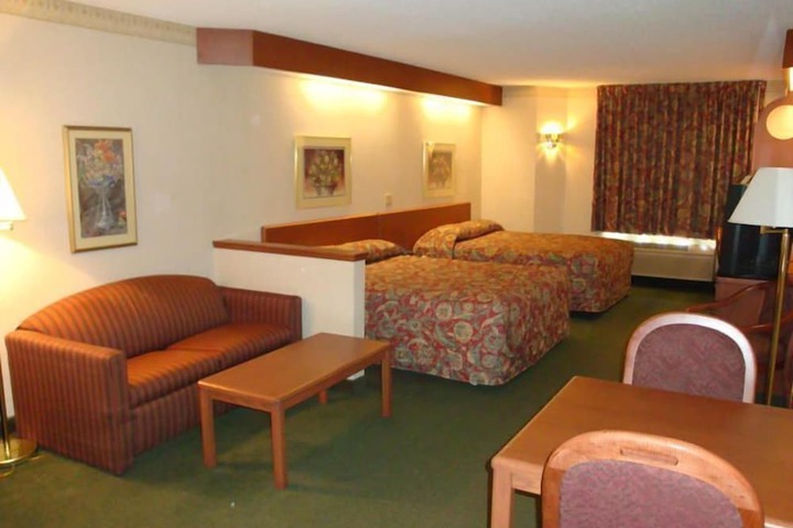Room 7 of 33