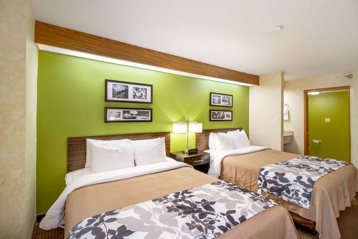 Room 33 of 40