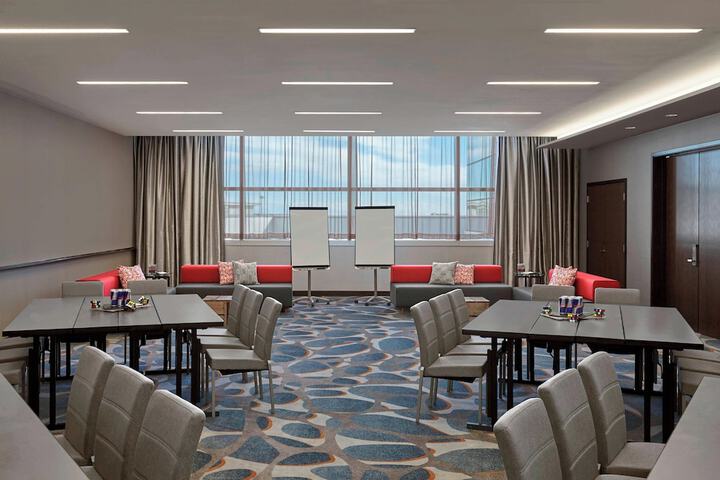 Calgary Airport Marriott In-Terminal Hotel