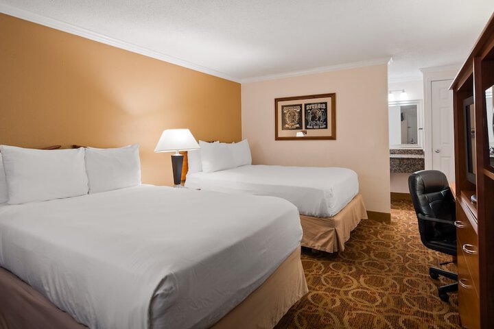 Sturgis Lodge & Suites Travelodge by Wyndham
