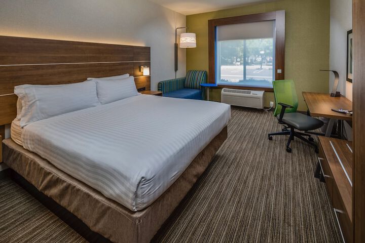 Holiday Inn Express and Suites Modesto by IHG