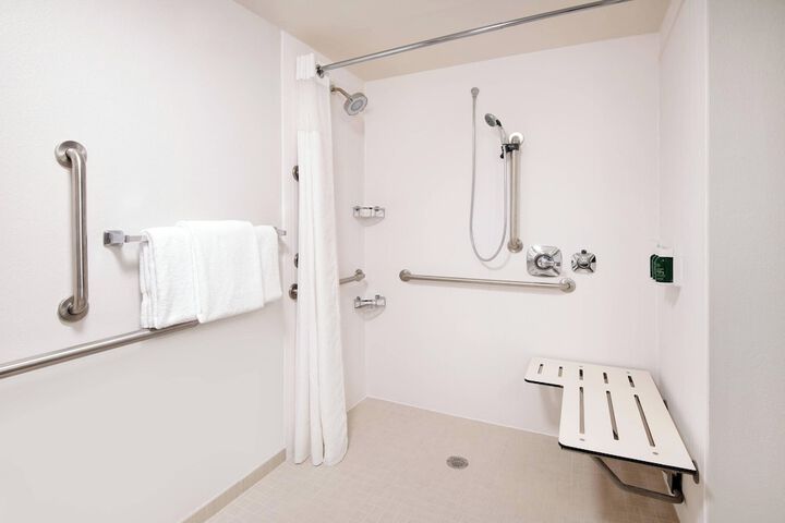Room 12 of 25