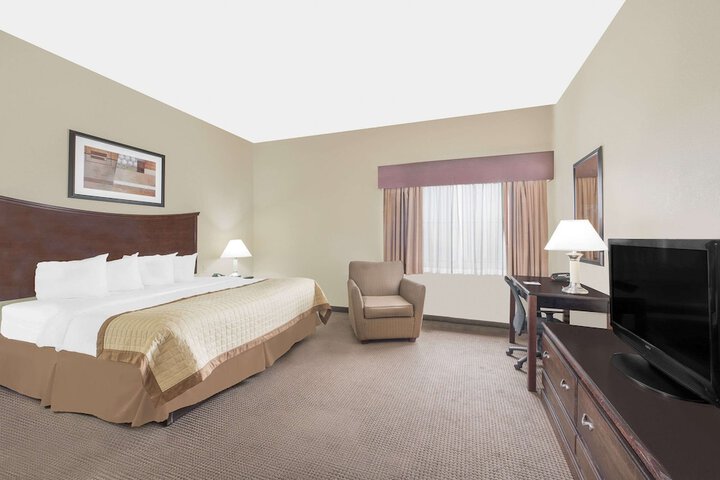 Room 4 of 16