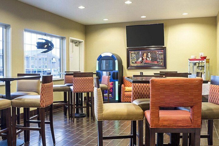 Comfort Suites Minot South