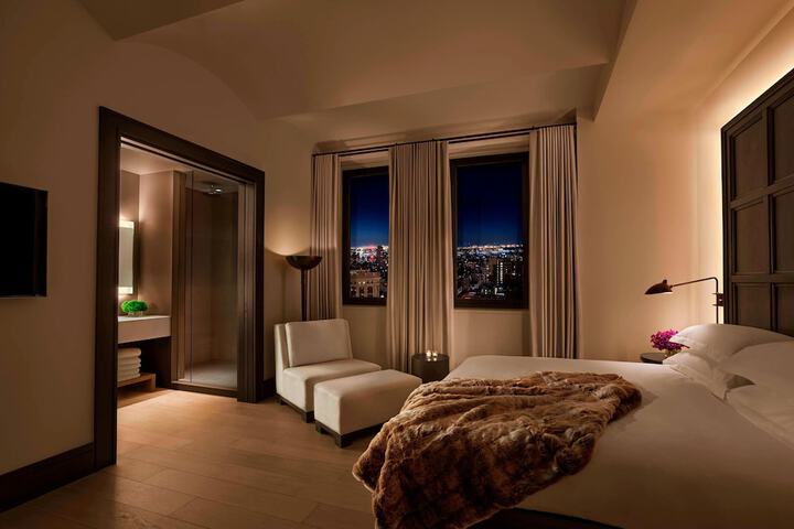 Room 35 of 61