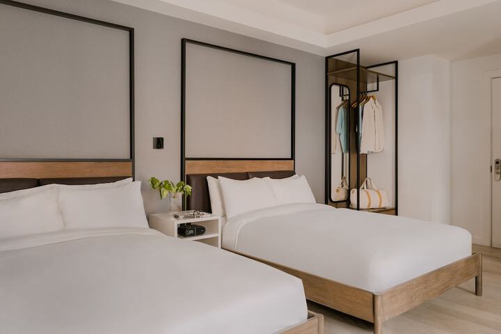 Room 33 of 54