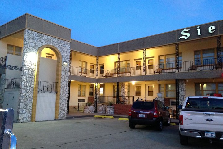 Hotel 10 of 81