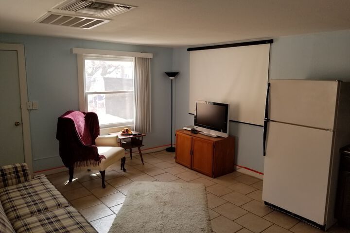 Room 6 of 12