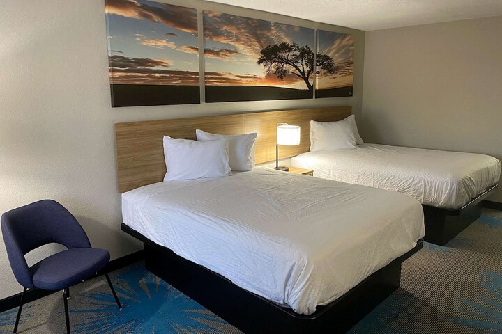 Room 10 of 25