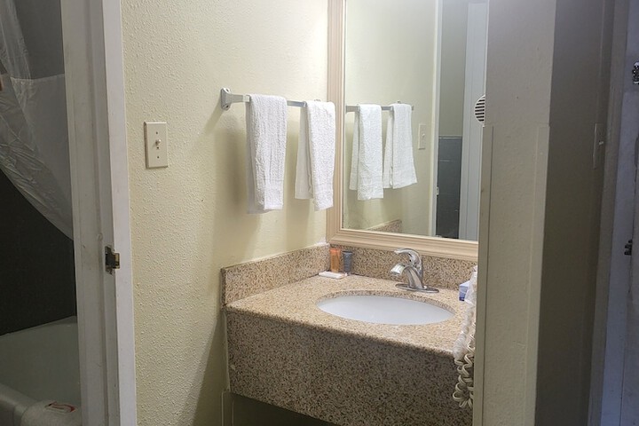 Room 11 of 32