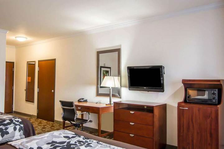 Room 25 of 38
