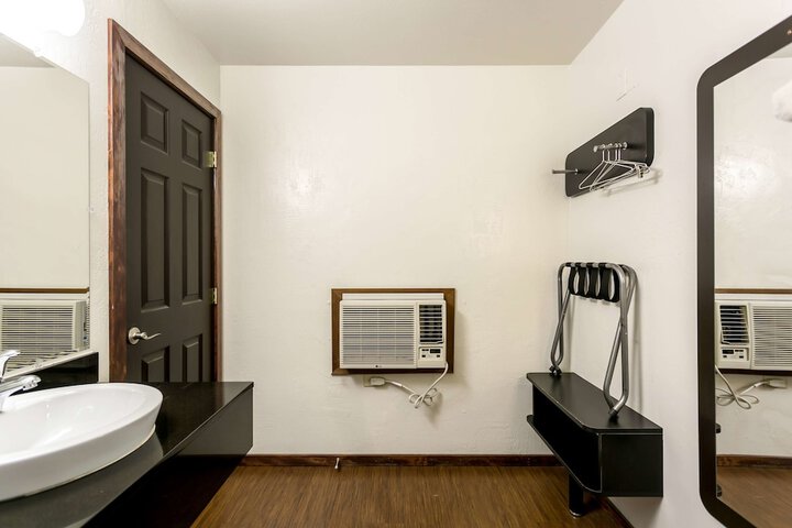 Room 15 of 44