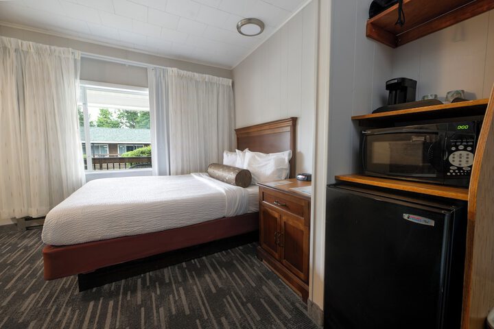 Scottys Lakeside Resort
