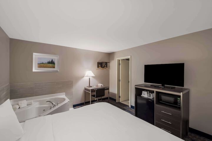 Room 10 of 30