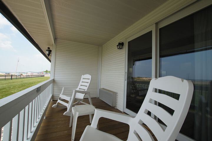 Snyders Shoreline Inn