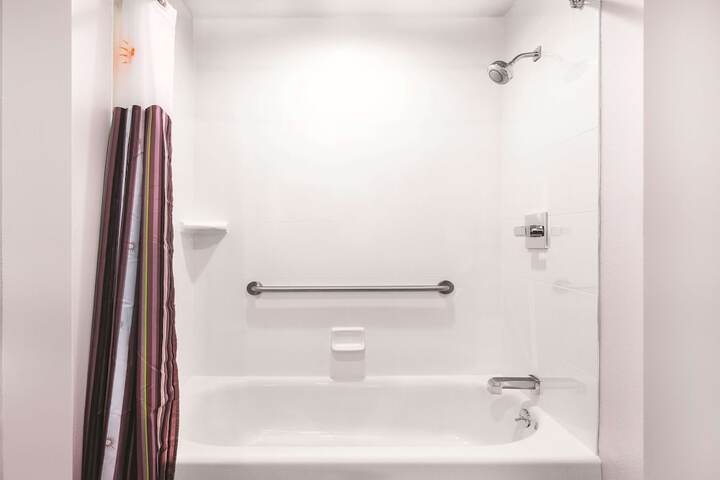 La Quinta Inn & Suites by Wyndham Cleveland near Lee Univ