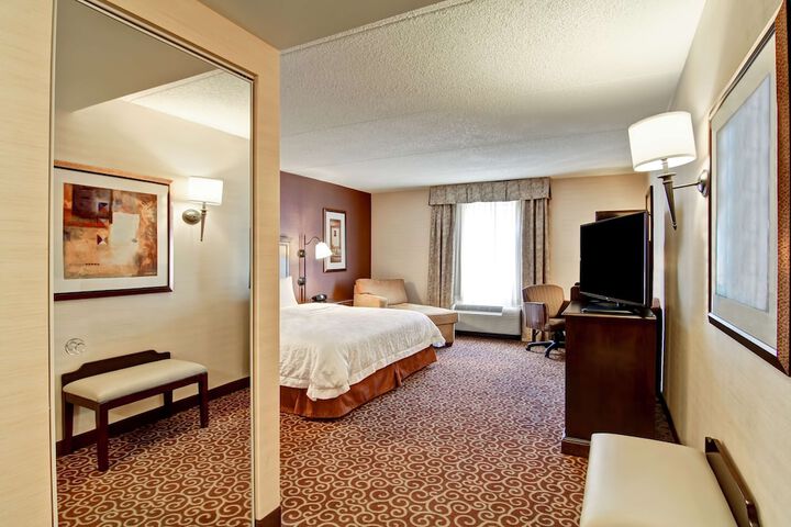Room 10 of 33