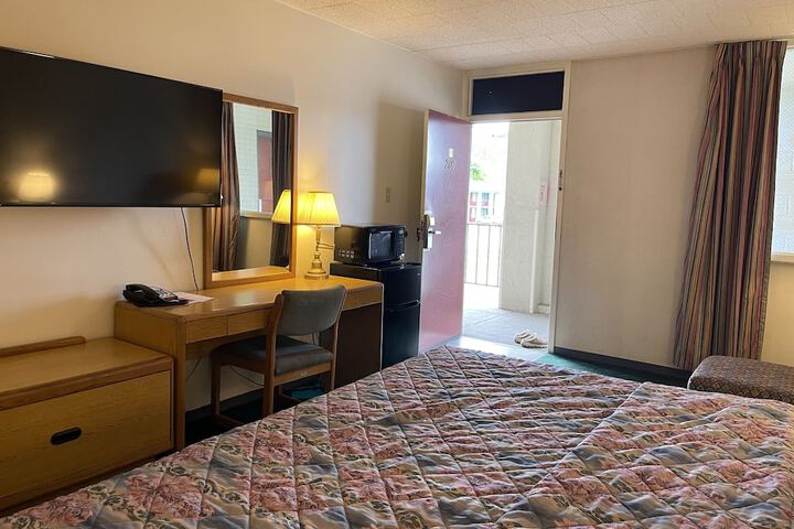 Room 15 of 22