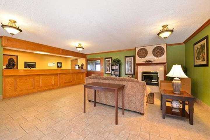 Quality Inn & Suites Grinnell near University