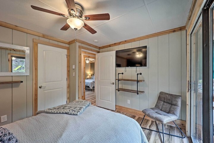 1 Mi to Skiing: Beech Mountain Condo w / Fireplace!