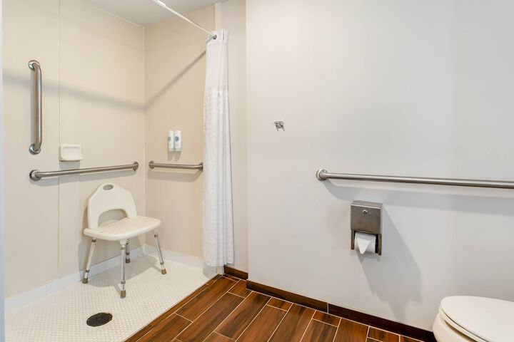 Comfort Suites East Brunswick - South River