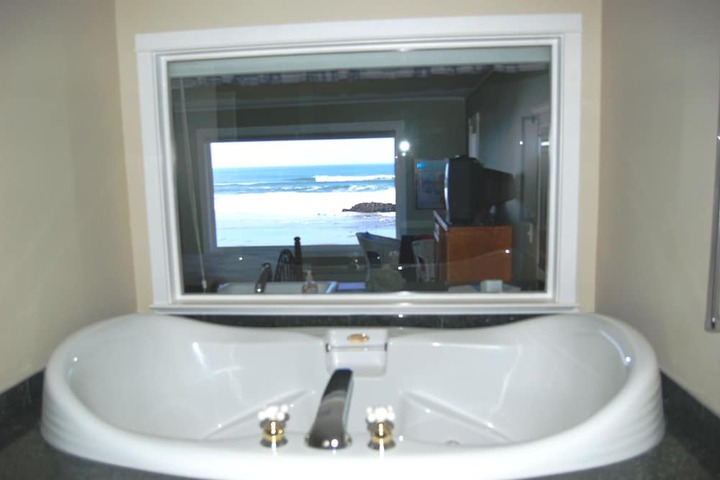 Hot Tub 52 of 56