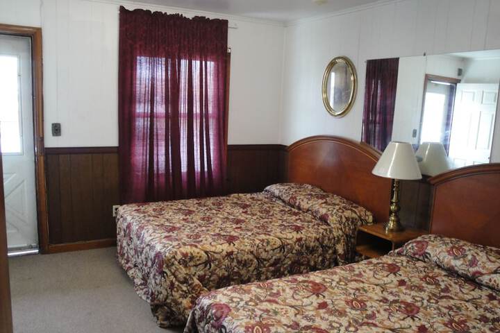 Room 6 of 8