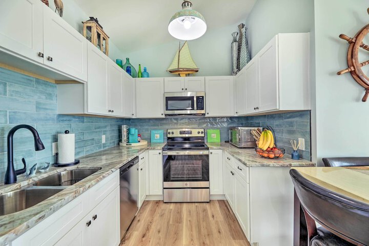 Waterview Home w / Sunset & Lighthouse Views