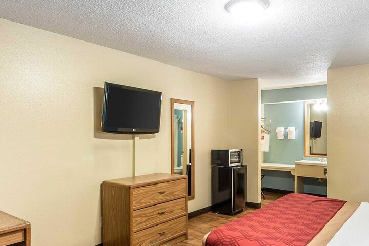 Room 28 of 71
